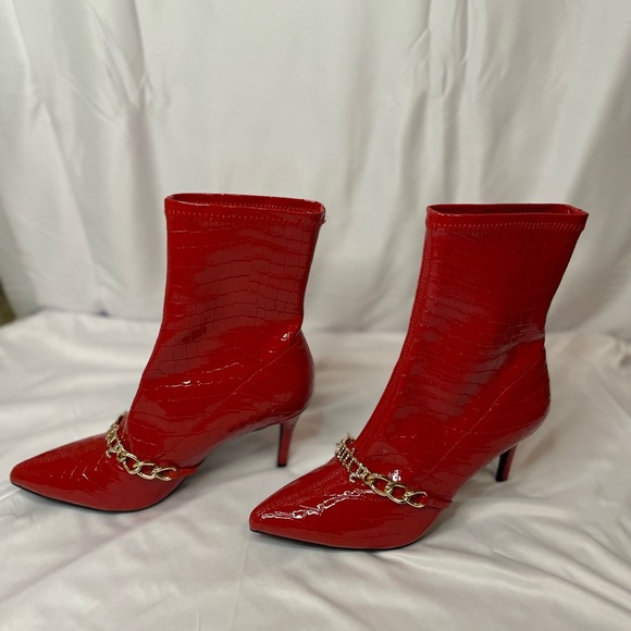 Juicy Couture Tommi Red with Gold chain ankle heel - Picture 2 of 14